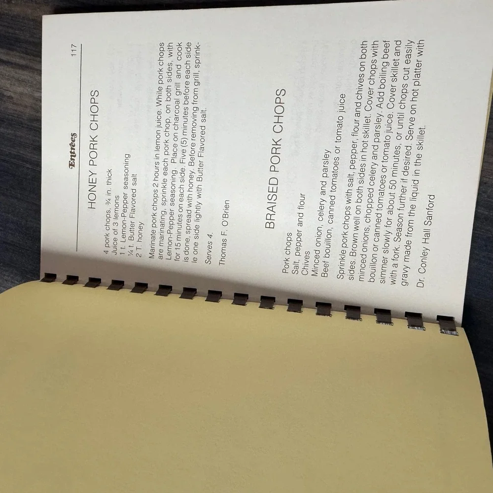 A Mans Taste Junior League of Memphis Cookbook Spiral‎ Bound 1980 Recipes